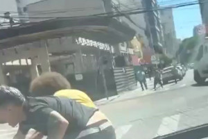 Deputado Renato Freitas (PT-PR) é filmado trocando socos com outro homem em Curitiba