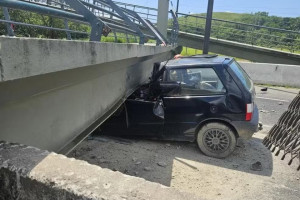 A ocorrência, que ainda está em andamento, está sendo acompanhada pela Delegacia da PRF de Magé.