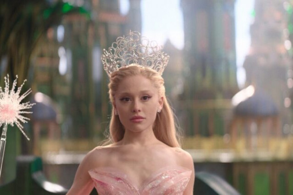 Ariana Grande ganha mais tempo de tela como Glinda (Universal/Divulgação)