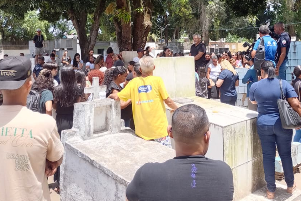 Corpo da confeiteira Thaissa foi sepultado na manhã desta quarta (19)/CADU SILVA/DP