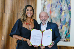 Presidente da República Luís Inácio Lula da Silva, com a ministra da Igualdade Racial, Anielle Franco, durante assinatura de decretos de terras e investimento em Áreas Quilombolas em alusão ao Dia da Consciência Negra. 