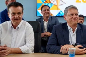 Prefeito de São Paulo, Tarcísio de Freitas e presidente do PSD, Gilberto Kassab