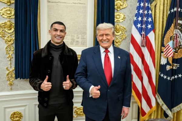 Em vídeo gerado por IA, Trump aparece jogando bola com Cristiano Ronaldo.  (Foto: Daniel Torok/White House)