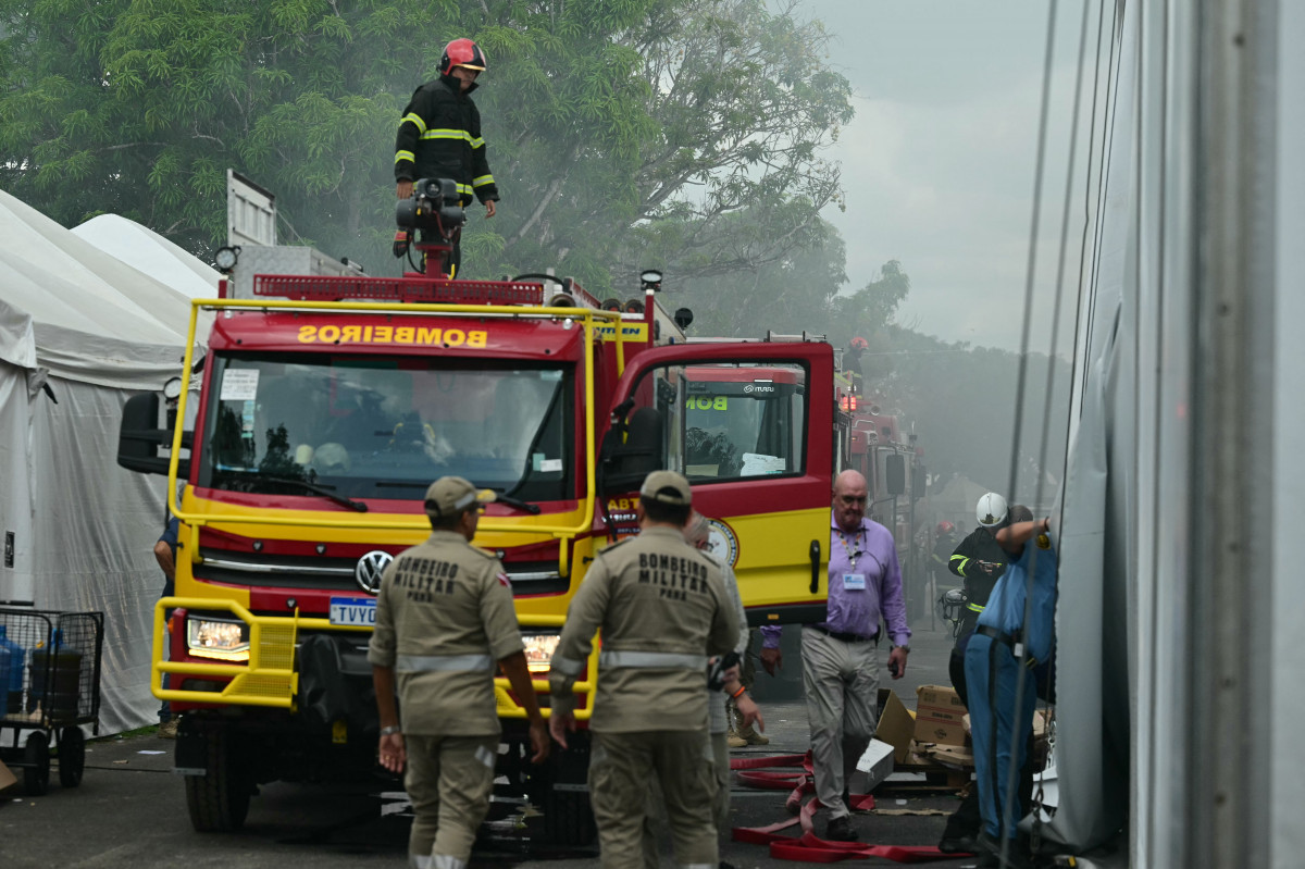 Incêndio atingiu os pavilhões dos países na Cúpula do Clima das Nações Unidas (COP30), em Belém/ Pablo PORCIUNCULA / AFPTV / AFP
