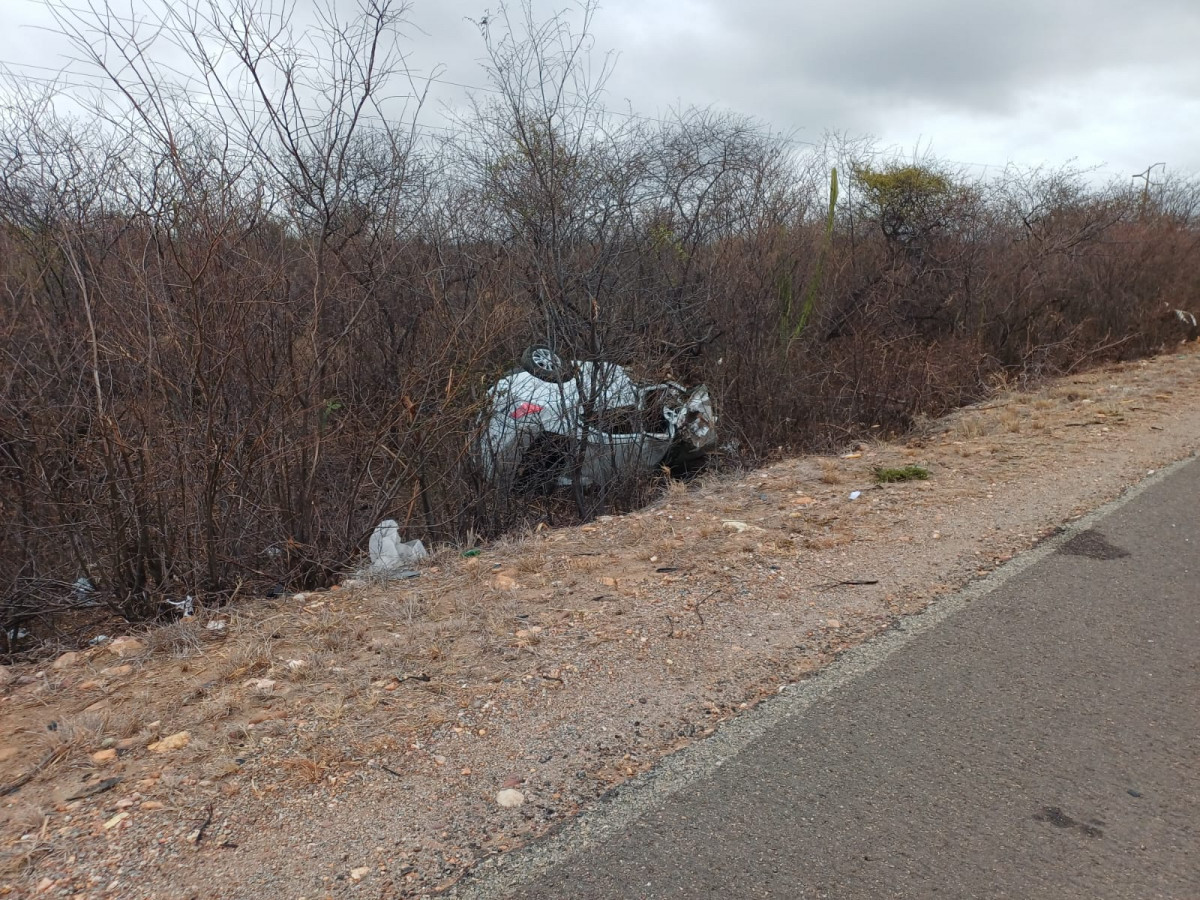 Motorista de ambulância morre ao pegar contramão e causar acidente na BR 438, em Cabrobó
 (Foto: Ascom PRF)