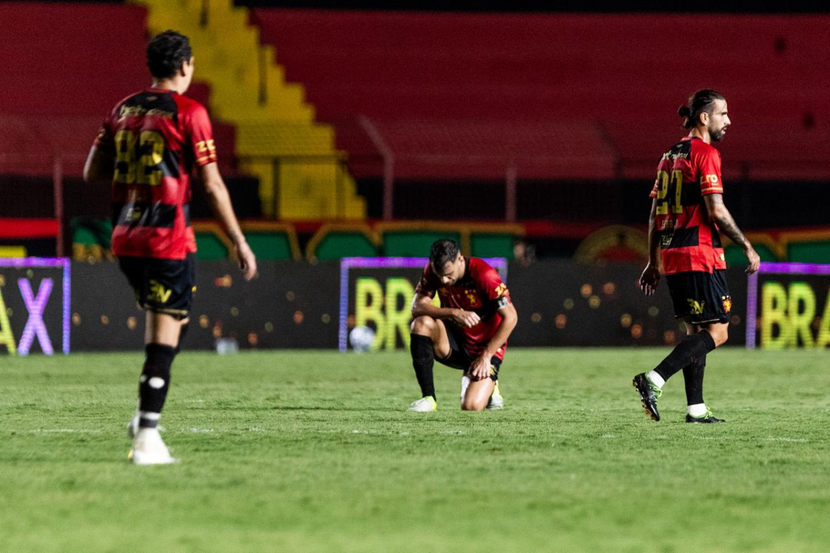  O Sport foi derrotado pelo Vitória na 35ª rodada do Campeonato Brasileiro/Rafael Vieira/ DP Foto