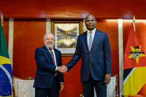 Presidente da República, Luiz Inácio Lula da Silva, durante reunião restrita com o Presidente da República de Moçambique, Daniel Francisco Chapo. Palácio Presidencial, Sala das Conversações – Maputo (Moçambique)