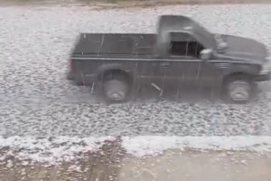 A queda de granizo foi provocada pela atuação de uma área de baixa pressão combinada ao calor e à umidade na região