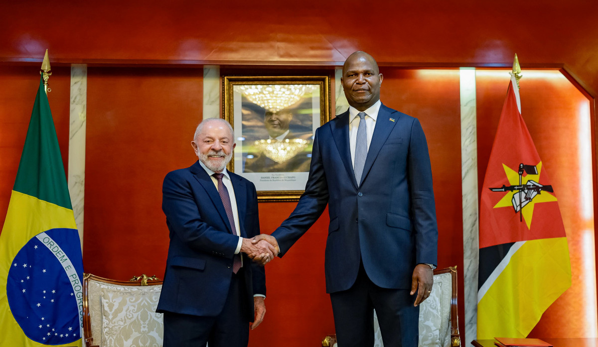 Presidente da República, Luiz Inácio Lula da Silva, durante reunião restrita com o Presidente da República de Moçambique, Daniel Francisco Chapo. Palácio Presidencial, Sala das Conversações – Maputo (Moçambique)/ Ricardo Stuckert / PR