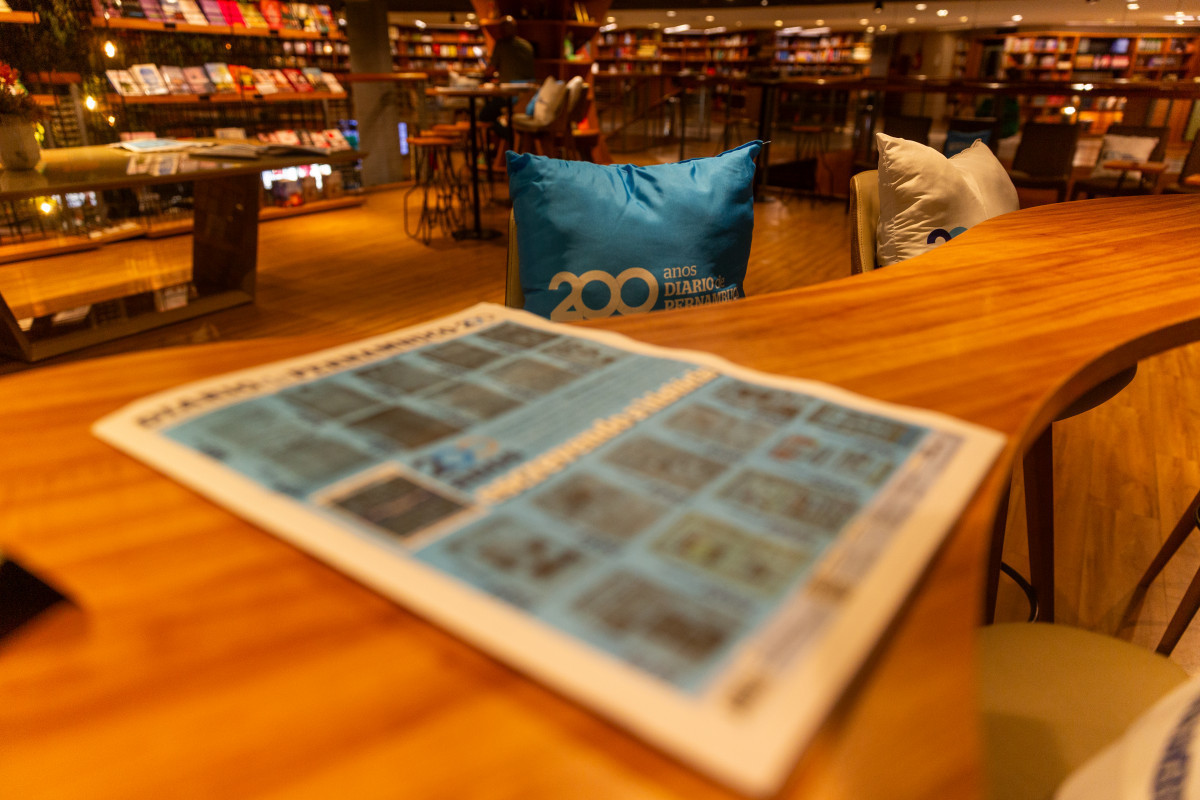  Recife, PE, 07/11/2025 - LANÇAMENTO DO LIVRO DE 200 ANOS DO DIARIO DE PERNAMBUCO - Na tarde desta sexta-feira(07), foi lançado o livro de 200 anos do Jornal Diario de Pernambuco na livraria Jaqueira, região central do Recife(PE)./ Rafael Vieira