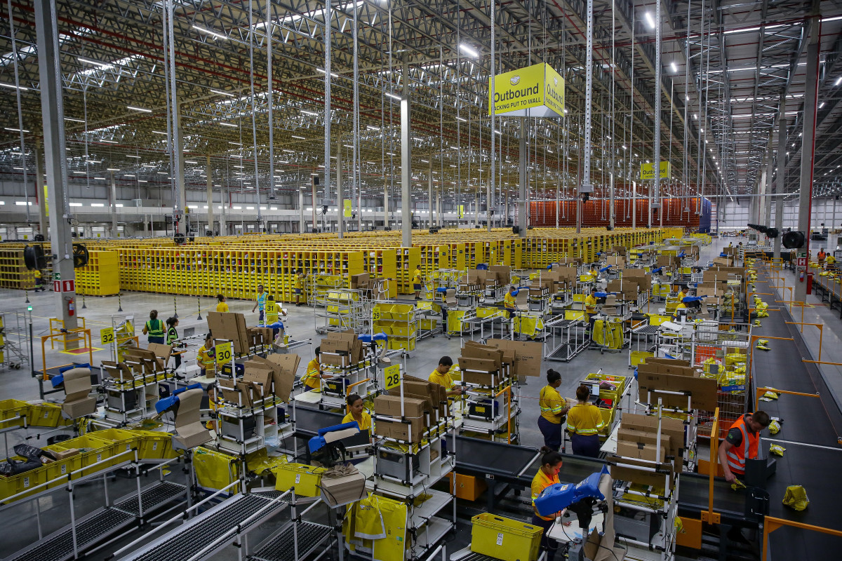 Com o objetivo de expandir e agilizar as entregas no Nordeste e no Norte do país, o Mercado Livre inaugurou em 2024, o Centro de Distribuição, no Cabo de Santo Agostinho

/Foto: Rafael Vieira/DP Foto