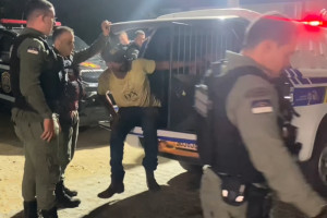 Cinco homens foram presos pelo 4º BPM de Caruaru. Grupo estava furtando os trilhos há três meses