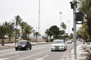 Radares de velocidade evitam acidentes graves, diz estudo