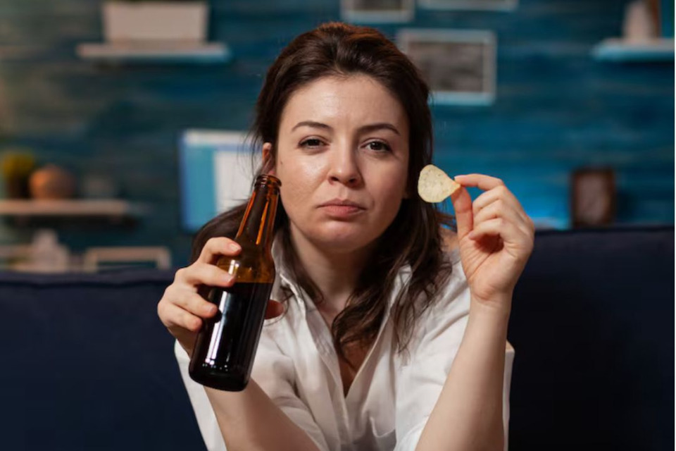 Food noise é um termo usado para descrever o barulho mental constante sobre comida/Freepik 