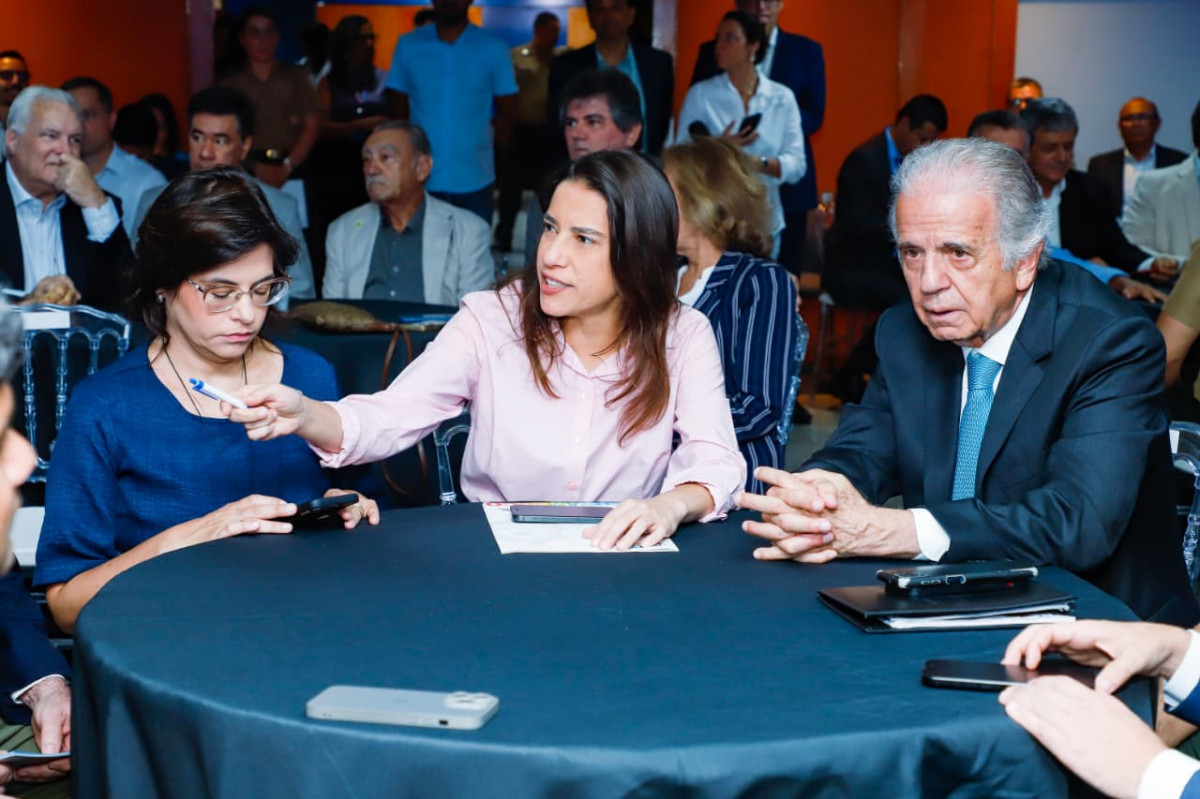 Governadora Raquel Lyra (PSD) ao lado do ministro da Defesa, José Múcio Monteiro, e da vice-governadora Priscila Krause (PSD)/Foto: Yacy Ribeiro/Secom