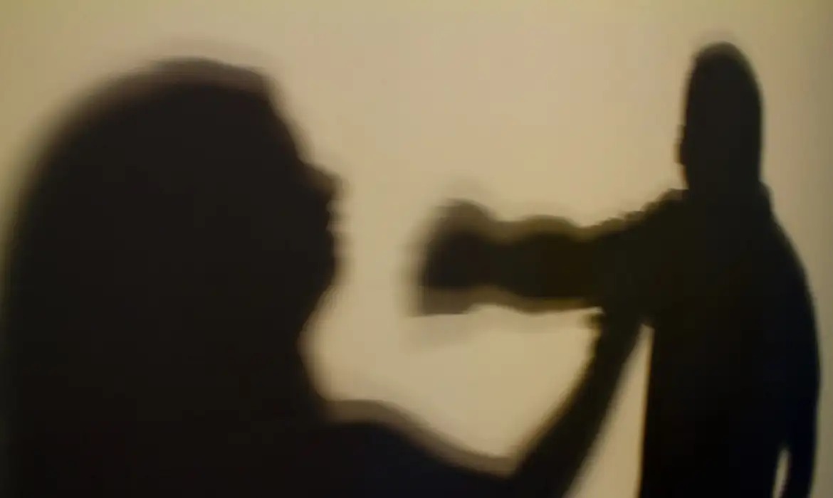 A fim de evitar casos de violência contra a mulher, o Tribunal de Justiça de Pernambuco (TJPE) participa da Campanha Nacional 