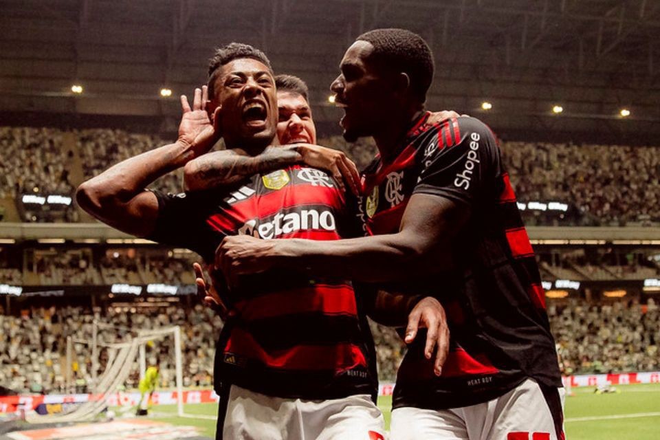 Jogadores do Flamengo em comemoração de gol de Bruno Henrique/Adriano Fontes / Flamengo