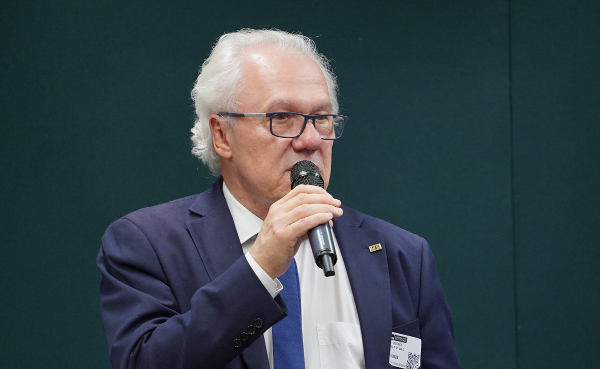 Presidente do INEP, Manuel Palácios, em reunião sobre problemas relacionados à aplicação das provas do Exame Nacional do Ensino Médio (ENEM) 2023. /Foto: Will Shutter / Câmara dos Deputados