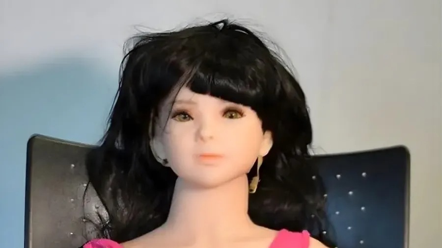 Bonecas sexuais infantis eram vendidas em plataformas online/National Crime Agency/Divulgação