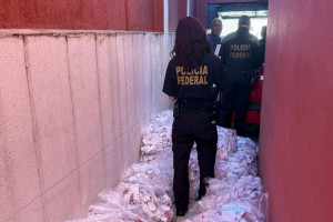 Produção clandestina de substância usada em remédio para emagrecer é alvo da operação da PF
