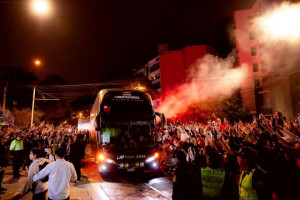 Torcida do Flamengo na recepção ao time em Lima, no Peru