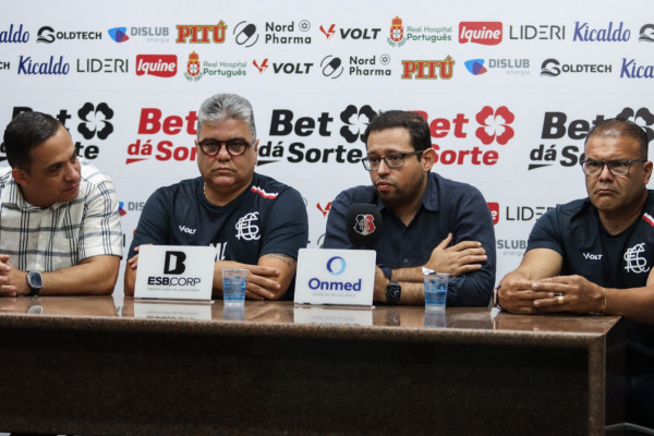 Comandantes do Santa Cruz