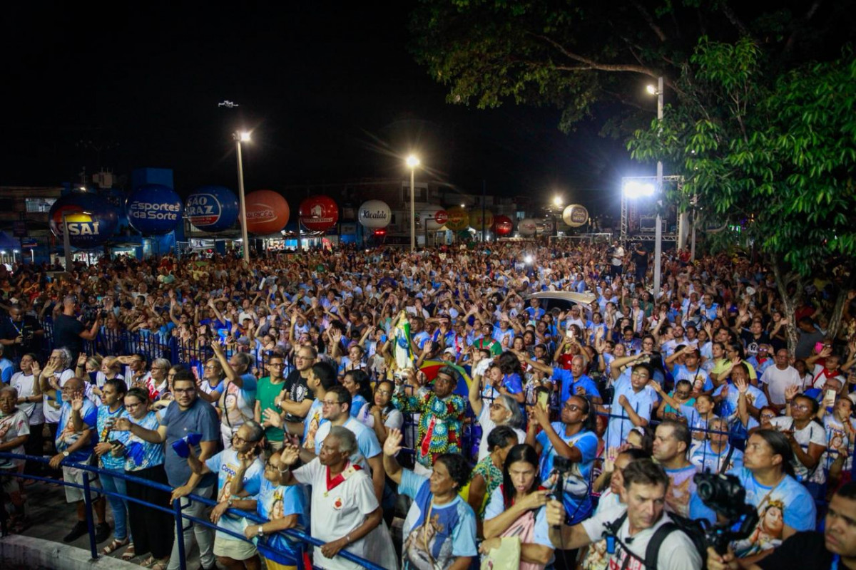 Festa do Morro reúne milhares de fiéis no Recife (Foto: Crysli Viana/DP Foto)