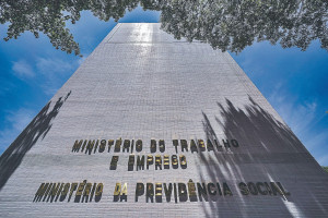 Em Pernambuco, o  Instituto de Previdência Social do Município do Paulista (PreviPaulista), no Grande Recife, tem R$ 3 milhões sob risco