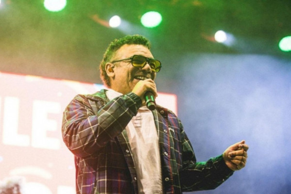 Simoninha homenageia o pai Wilson Simonal em shows no Recife