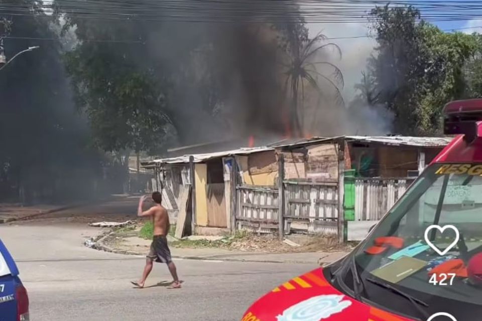 Barracos ficam localizados nas proximidades da UPA Caxangá/Reprodução/Instagram