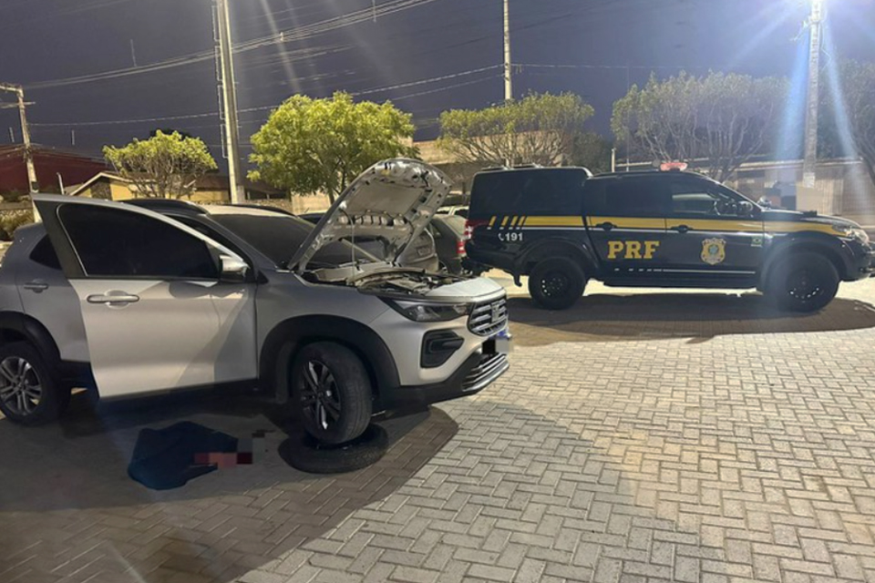 PRF identificou sinais de adulteração no carro recuperado na BR-232/DIVULGAÇÃO/PRF