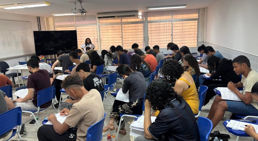 Estudantes fizeram, neste domingo (30), o segundo dia de provas do SSA 3/UPE/DIVULGAÇÃO