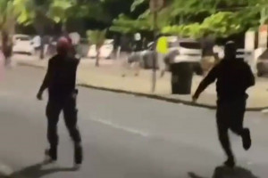 De acordo com a PMPE, todos os 17 suspeitos foram encaminhados à Delegacia do Varadouro, onde foram tomadas as medidas legais cabíveis.
