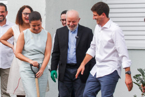 Analistas apontam que presença dos gestores no palanque de Lula é "teste de convivência"