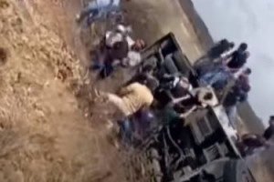 O ônibus  tombou em campus da Univasf, no Sertão 