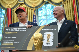 Presidente dos Estados Unidos, Donald Trump, ao lado de presidente da Fifa, Gianni Infantino