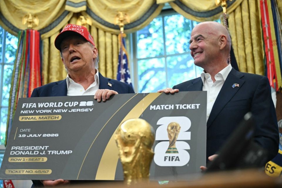 Presidente dos Estados Unidos, Donald Trump, ao lado de presidente da Fifa, Gianni Infantino/ANDREW CABALLERO-REYNOLDS / AFP