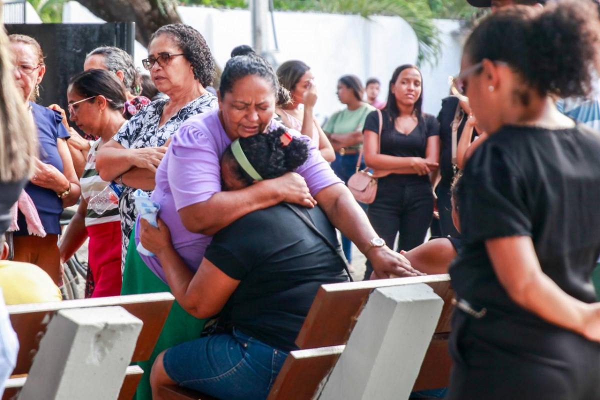 Sepultamento ocorreu em meio a um clima de dor coletiva e incredulidade (Crysli Viana/DP Foto  )