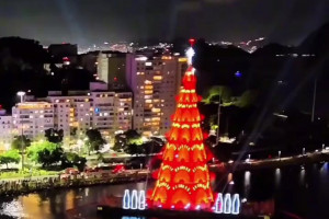 Rio inaugurou árvore de Natal flutuante de 80 metros de altura