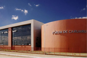 Tribunal do Júri Popular de Caruaru condenou mãe e companheira por homicídio da criança