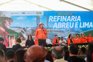 Presidente Lula durante cerimônia alusiva à ampliação da capacidade operacional da Refinaria Abreu e Lima (RNEST)