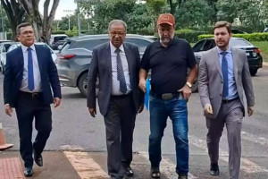 Líder dos caminhoneiros leva documento sobre paralização à Presidência da República 