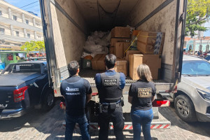 Caminhão com aparelhos eletrônicos foi alvo de operação da receita federal 