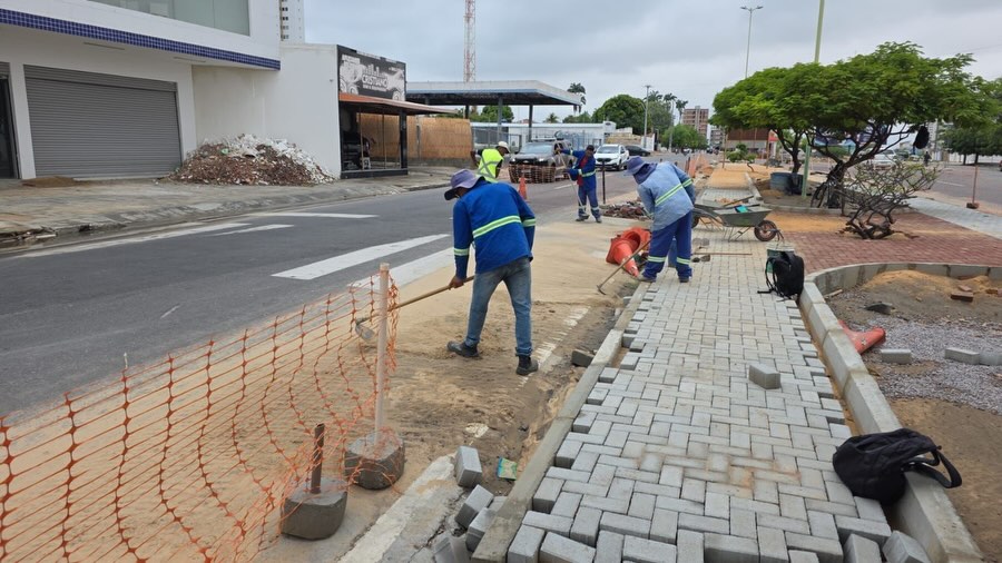 Equipes da Prefeitura de Petrolina estão trabalhando para reparar os danos materiais causados pelas chuvas./Reprodução/Instagram
