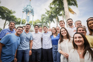 Prefeito João Campos, ministro Silvio Costa Filho, Marília Arraes e Miguel Coelho no Morro da Conceição