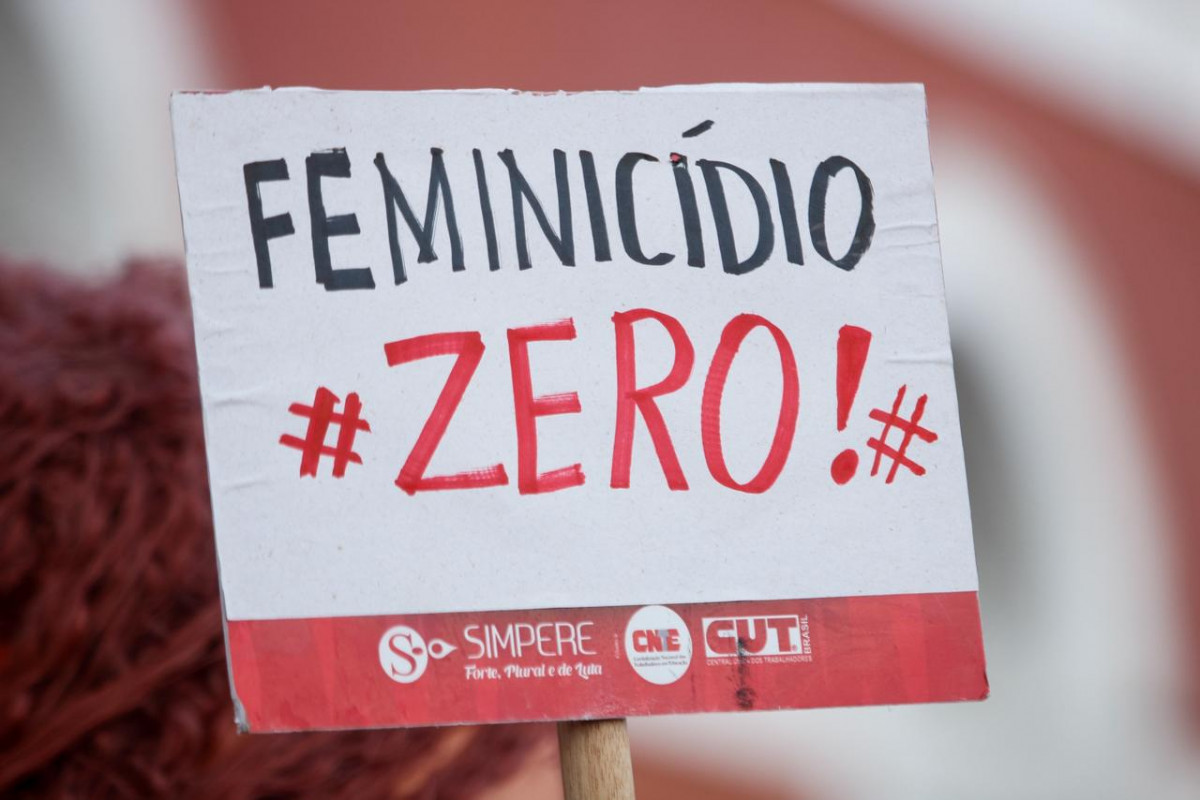 Mulheres se mobilizam nas ruas do Recife em ato contra feminicídios (Marina Torres/DP Foto)
