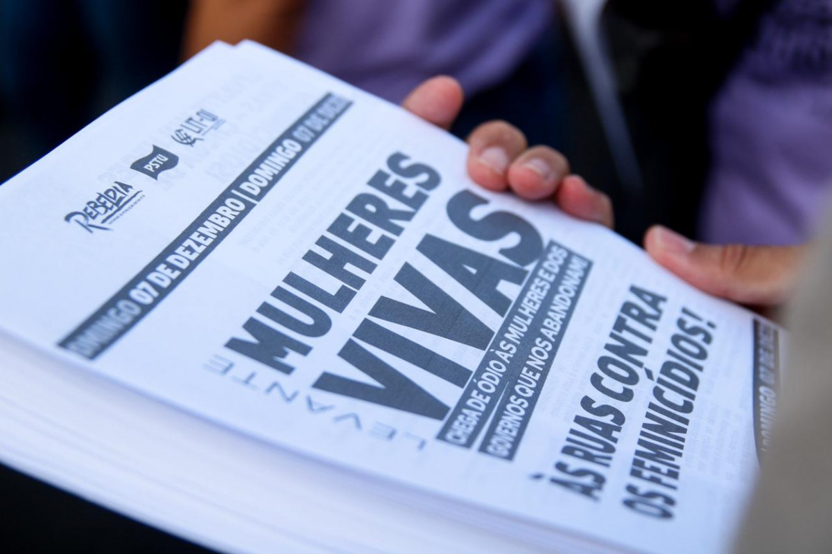 Mulheres se mobilizam nas ruas do Recife em ato contra feminicídios (Marina Torres/DP Foto)