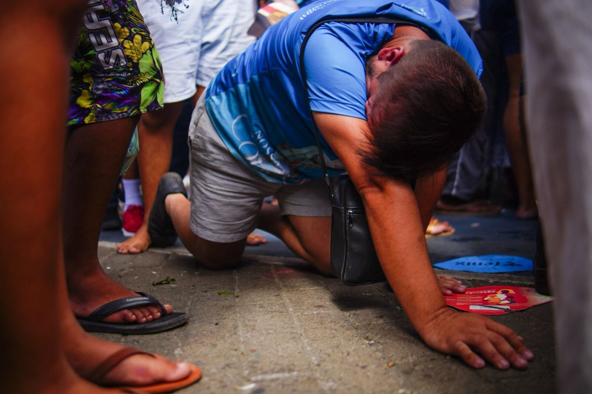 Fiel pagando promessa durante a 121ª Festa de Nossa Senhora da Conceição, no Recife (Francisco Silva/DP Foto)