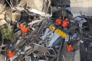 Casarão desaba no Rio de Janeiro