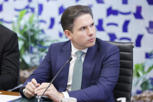 Motta preside a reunião do Colégio de Líderes